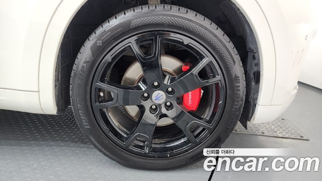 Maserati Levante из Кореи Encar