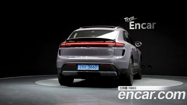 Porsche Macan Turbo — пробег 14 238 км — фото 4 из 5