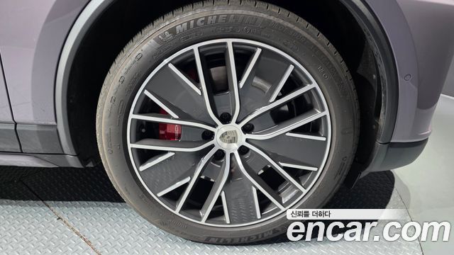 Porsche Macan Turbo — пробег 14 238 км — фото 5 из 5