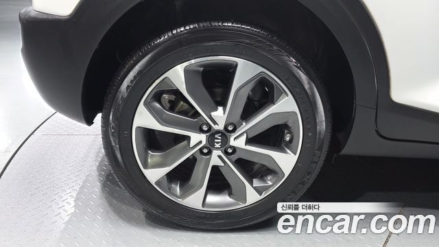 Kia Stonic из Кореи Encar