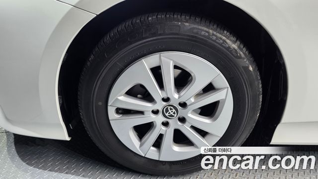 Toyota Prius 1.8 E — пробег 28 363 км — фото 5 из 5