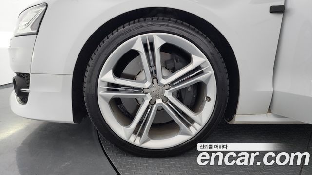 Audi S8 4.0 TFSI quattro D4 — пробег 115 472 км