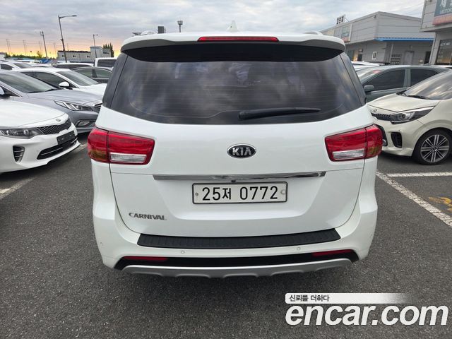 Kia Carnival 9-seater Prestige — пробег 115207 км