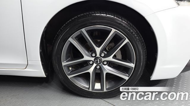 Lexus CT200h 1.8 F-Sport ZWA10 — пробег 105518 км