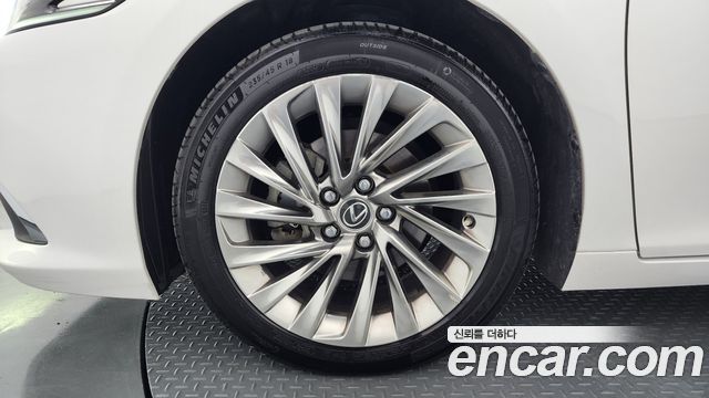 Lexus ES Executive — пробег 41806 км