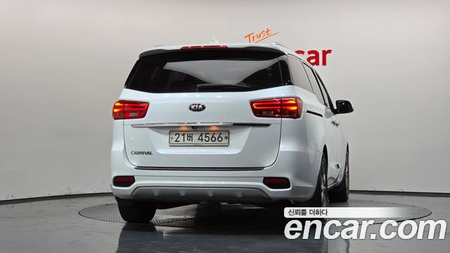 Kia Carnival из Кореи Encar