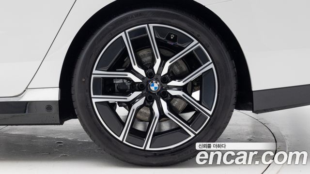 BMW 7-Series 740i xDrive M Sport — пробег 8 580 км — фото 5 из 5