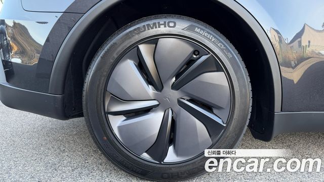Tesla Model Y Premium RWD — пробег 1 200 км — фото 5 из 5