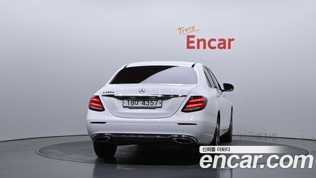 Mercedes-Benz E-Class из Кореи Encar
