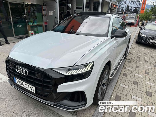 Audi Q8 55 TFSI Quattro Premium — пробег 40 000 км