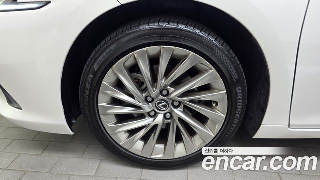 Lexus ES Luxury Plus — пробег 44001 км