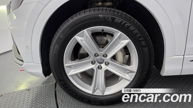 Audi Q8 45 TDI Quattro Premium — пробег 106 316 км