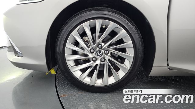 Lexus ES Executive — пробег 32236 км