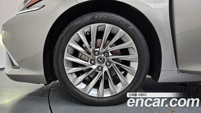 Lexus ES Luxury Plus — пробег 111022 км