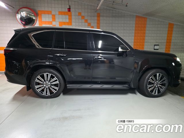Lexus LX 700h Luxury — пробег 10 км — фото 2 из 5