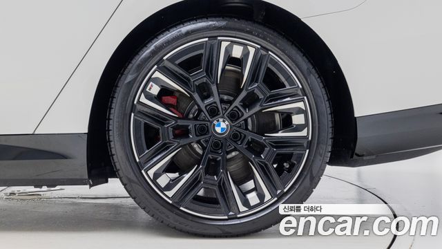 BMW i5 M60 xDrive — пробег 5 658 км — фото 5 из 5