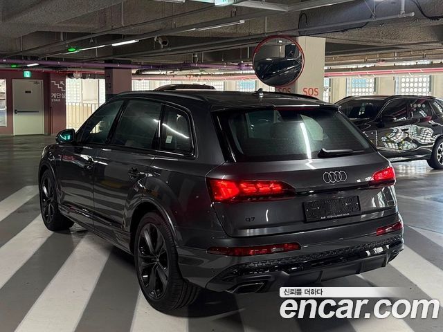 Audi Q7 50 TDI Quattro Premium — пробег 9 км