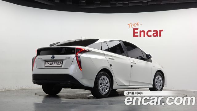 Toyota Prius из Кореи Encar