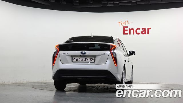 Toyota Prius из Кореи Encar