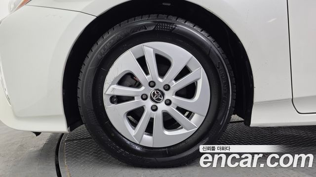 Toyota Prius из Кореи Encar