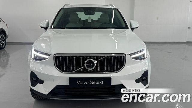 Volvo XC40 B4 Ultra Bright — пробег 710 км — фото 3 из 5