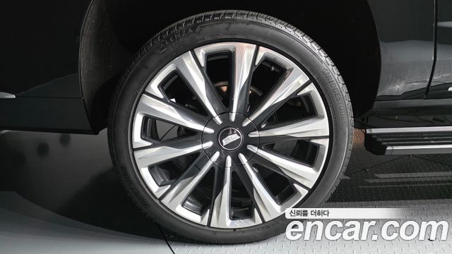 Cadillac Escalade 6.2 ESV ESV Premium Luxury Platinum — пробег 11 054 км