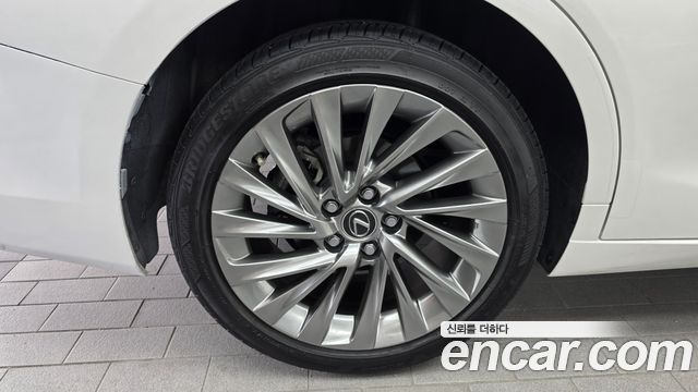 Lexus ES Luxury Plus — пробег 53 438 км — фото 5 из 5