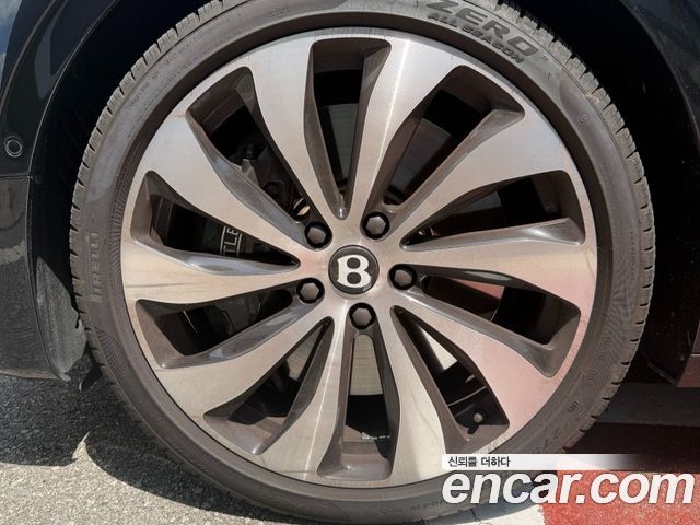 Bentley Flying Spur 4.0 Azure — пробег 30 000 км