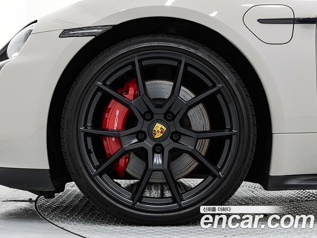 Porsche Taycan GTS — пробег 27 660 км — фото 5 из 5