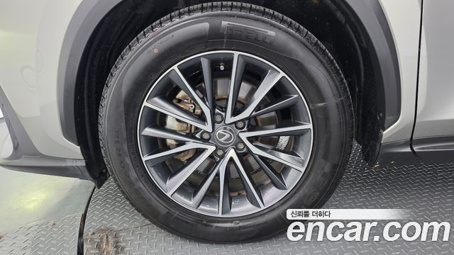 Lexus NX Premium — пробег 125 296 км — фото 5 из 5
