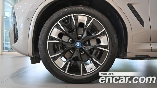 BMW iX3 M Sports — пробег 32 266 км — фото 5 из 5