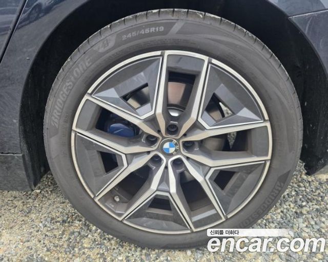 BMW 5-Series 520i M Sport — пробег 7 600 км — фото 5 из 5