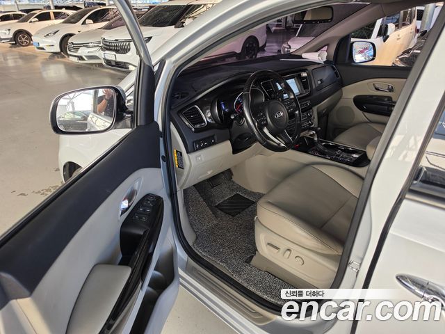 Kia Carnival 9-Seater Prstige — пробег 142 671 км — фото 5 из 5
