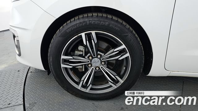 Kia Carnival 7-seater Limousine VIP — пробег 149 772 км