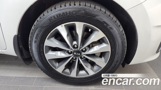 Kia Carnival 9-seater Luxury — пробег 193 336 км