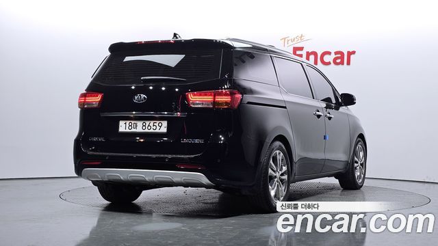 Kia Carnival 7-seater Limousine VIP — пробег 67 629 км — фото 2 из 5