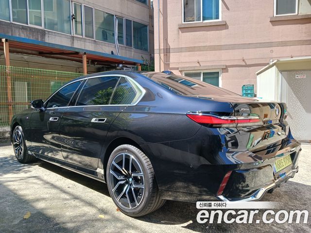 BMW 7-Series 740d xDrive M Sport — пробег 2 354 км