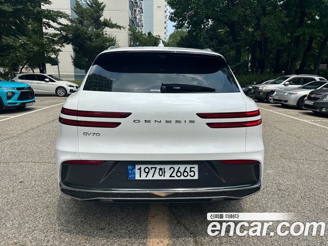 Genesis GV70 2.5T Gasoline 2WD — пробег 8 089 км