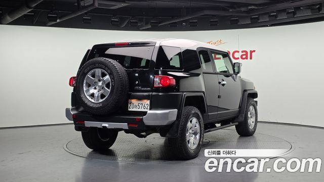Toyota FJ Cruiser 4WD V6 — пробег 107 793 км