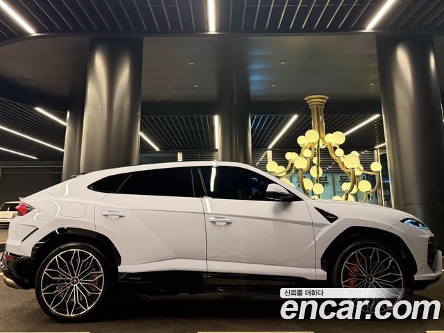 Lamborghini Urus из Кореи Encar
