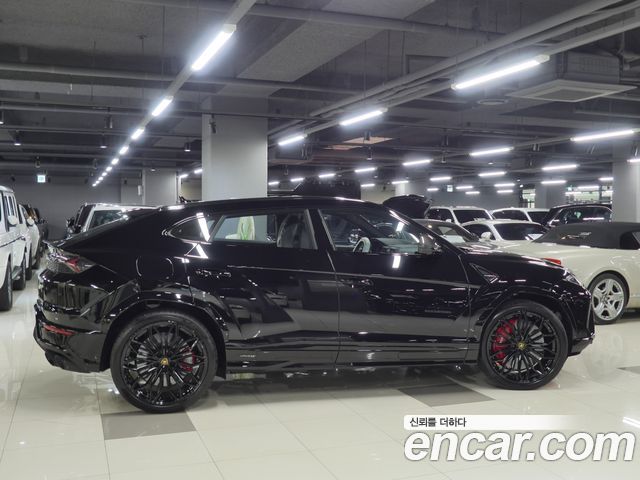 Lamborghini Urus из Кореи Encar