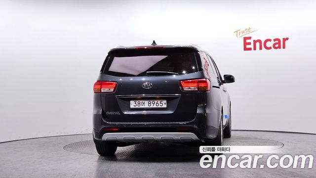 Kia Carnival из Кореи Encar