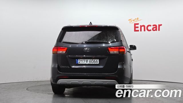 Kia Carnival из Кореи Encar