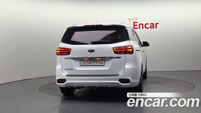 Kia Carnival из Кореи Encar