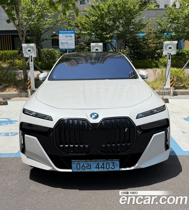 BMW i7 xDrive 60 M sport — пробег 38 000 км — фото 1 из 5
