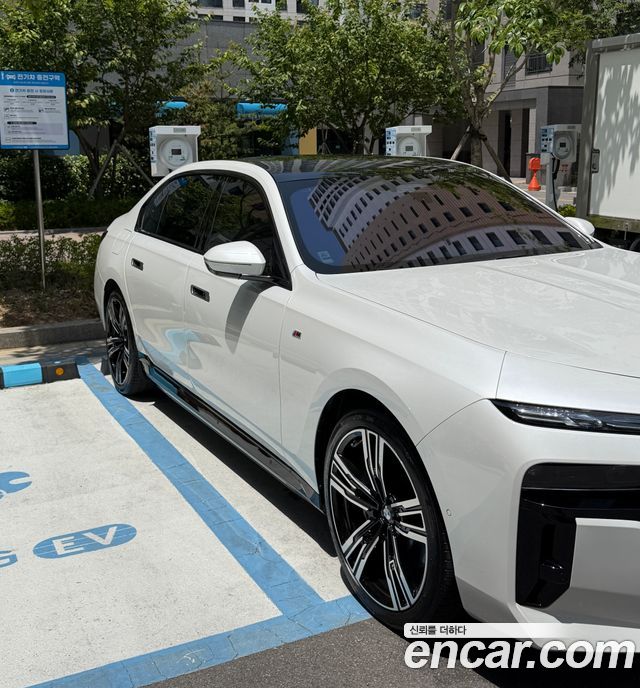 BMW i7 xDrive 60 M sport — пробег 38 000 км — фото 3 из 5