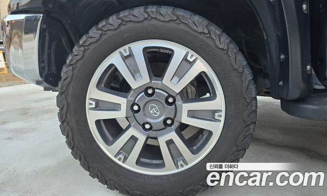 Toyota Tundra 5.7 — пробег 35 000 км