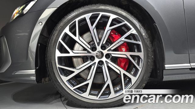 Audi S8 4.0 TFSI Quattro LWB — пробег 26 км