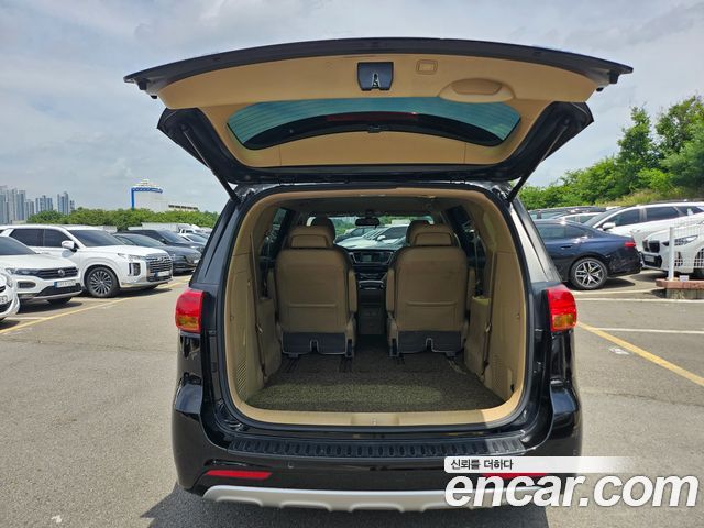 Kia Carnival 7-seater Limousine VIP — пробег 143 108 км — фото 5 из 5