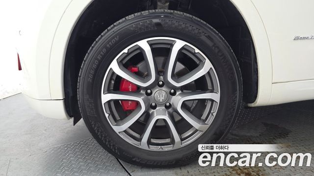 Maserati Levante 3.0 Diesel AWD — пробег 108 956 км — фото 5 из 5